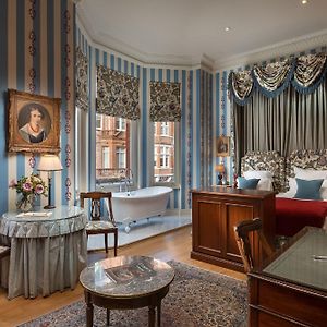 Deluxe Zimmer mit Kingsize-Bett